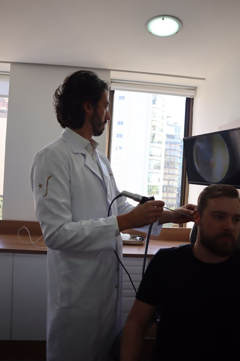 Exame otorrinolaringológico na Clínica Tera